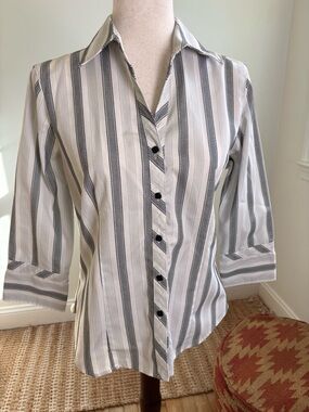Foxcroft size 4 Striped 3/4 Sleeve Button Front Blouse